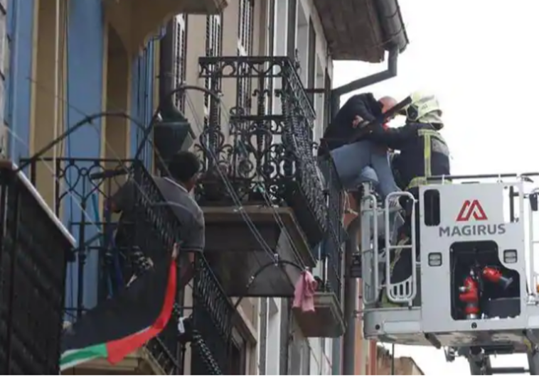 Desalojan A Tres Vecinos De Un Edificio Del Centro De Rentería Por Un